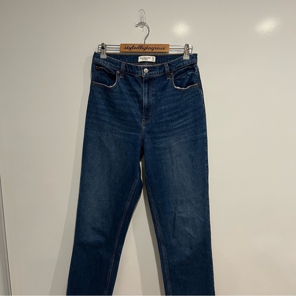 Abercrombie & Fitch Ultra High Rise 90s Straight Jean - Picture 6 of 10